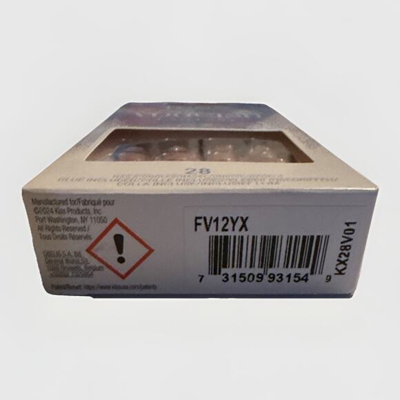 KISS Voguish Fantasy Nails 28ct Pink Snowman Candy Cane Christmas Set FV12YX NEW - Picture 4 of 4